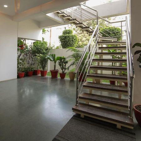 Treebo Ivory House Hotel Нагпур Екстериор снимка